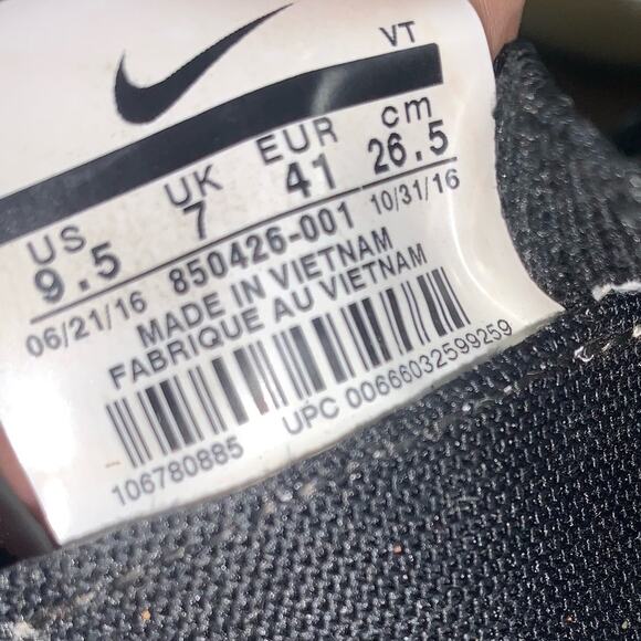 Nike Air Zoom Fearless Flyknit Running Shoes Black White Womens 9.5 Sneakers - Picture 7 of 8